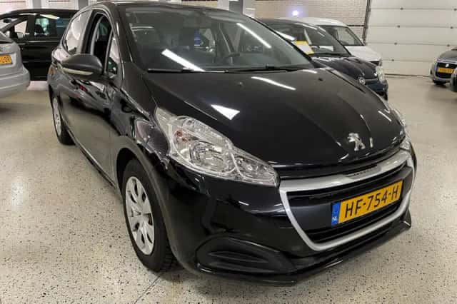 Peugeot 208 (2015) thumbnail 2