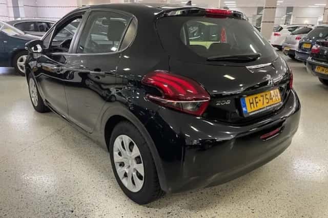 Peugeot 208 (2015) thumbnail 3
