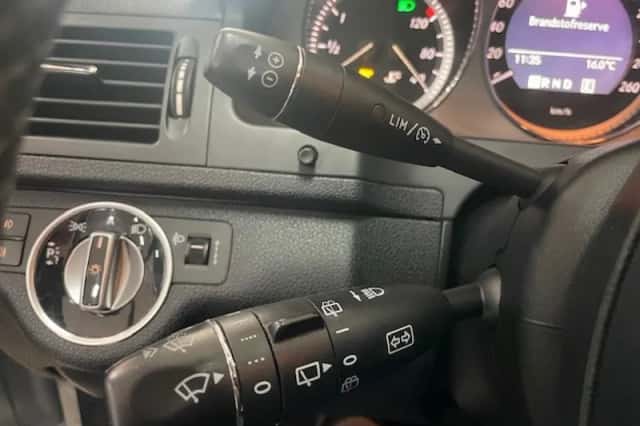 Mercedes-Benz C-Klasse (2011) thumbnail 2
