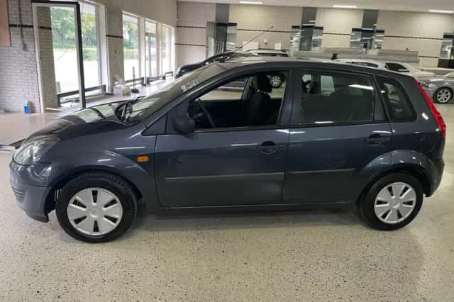 Ford Fiesta (2008) thumbnail 4