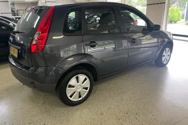 Ford Fiesta (2008) thumbnail 6