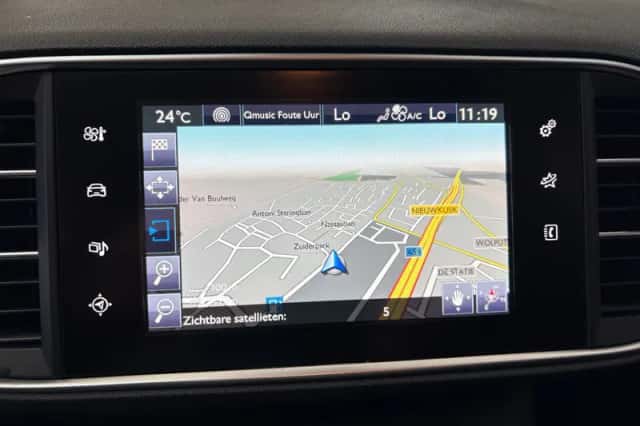 Peugeot 308 (2016) thumbnail 2