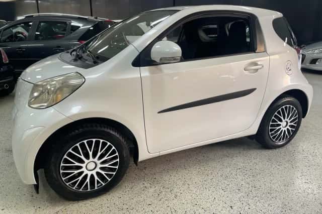 Toyota iQ (2010) thumbnail 1