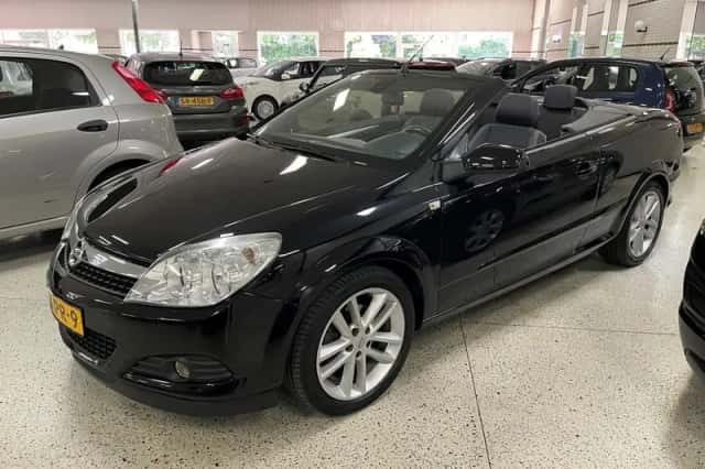 Opel Astra (2010) thumbnail 1