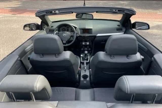 Opel Astra (2010) thumbnail 2