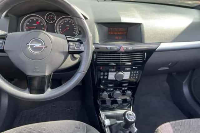 Opel Astra (2010) thumbnail 4