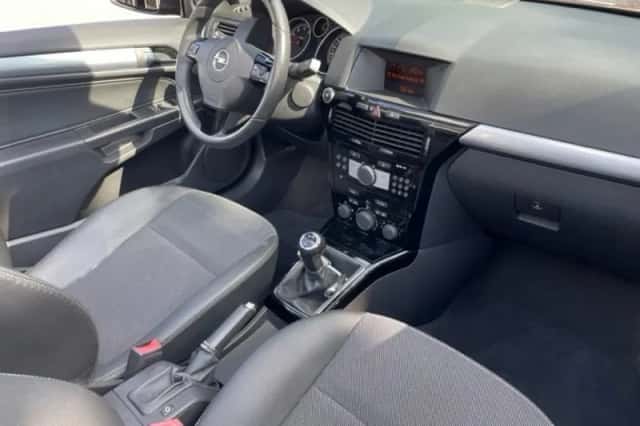Opel Astra (2010) thumbnail 6