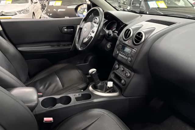 Nissan Qashqai (2010) thumbnail 4