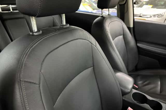 Nissan Qashqai (2010) thumbnail 6