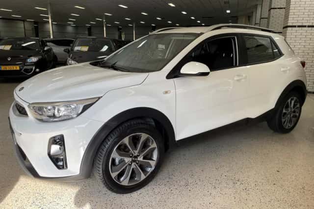 Kia Stonic (2019) thumbnail 1