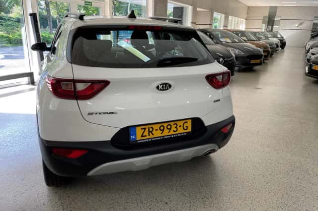 Kia Stonic (2019) thumbnail 4