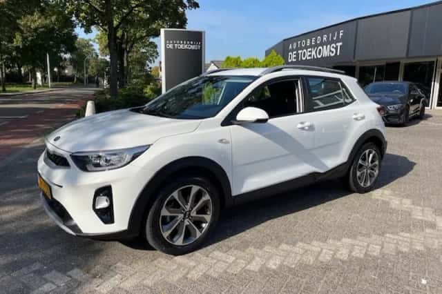 Kia Stonic (2019) thumbnail 6