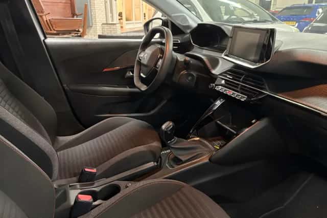 Peugeot 208 (2022) thumbnail 3