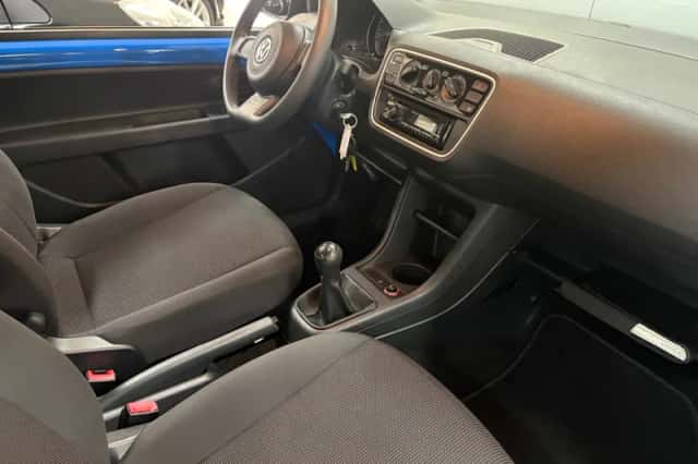 Volkswagen Up! (2015) thumbnail 3