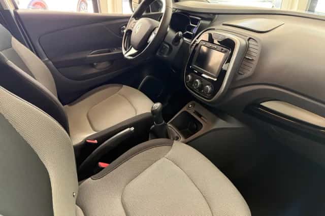 Renault Captur (2014) thumbnail 3