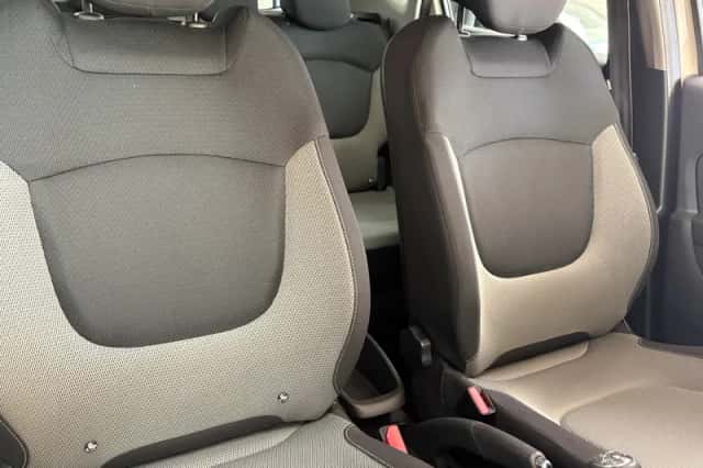 Renault Captur (2014) thumbnail 5