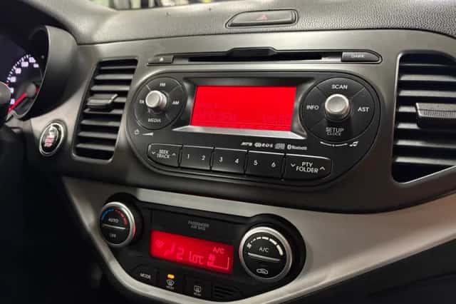 Kia Picanto (2011) thumbnail 4