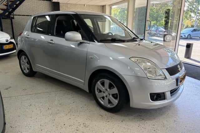 Suzuki Swift (2009) thumbnail 2