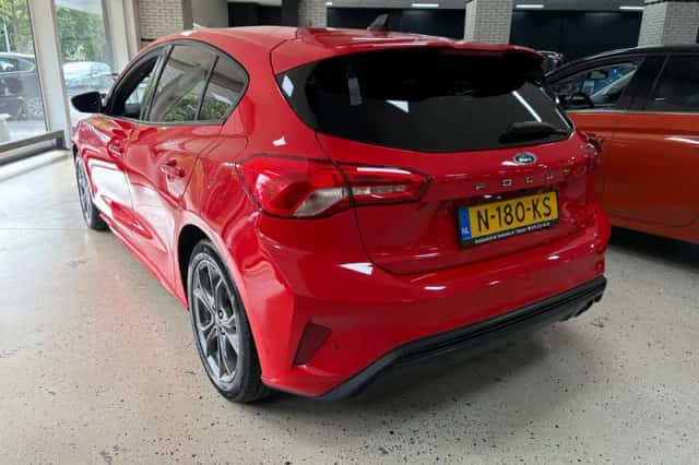 Ford Focus (2021) thumbnail 3