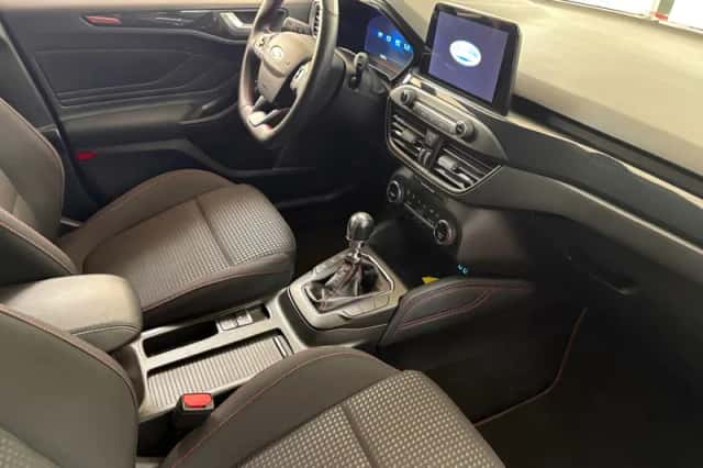 Ford Focus (2021) thumbnail 4