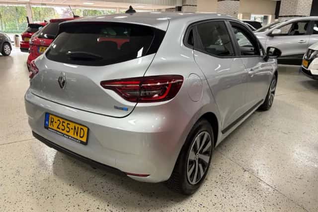 Renault Clio (2022) thumbnail 2