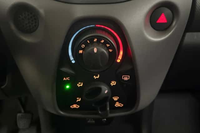 Peugeot 108 (2021) thumbnail 2