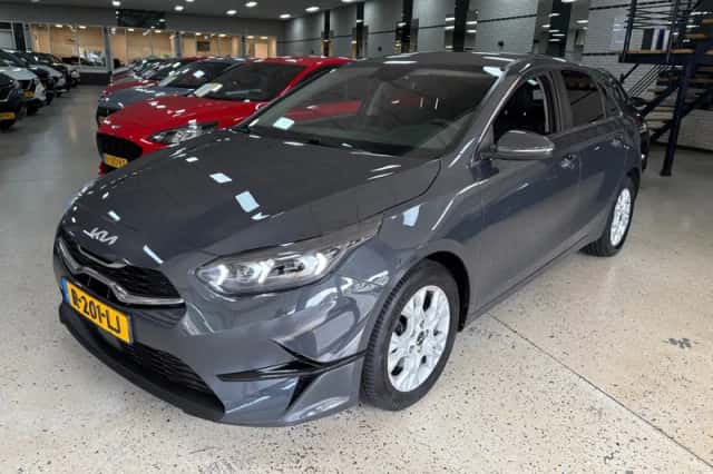 Kia Ceed (2022) thumbnail 1
