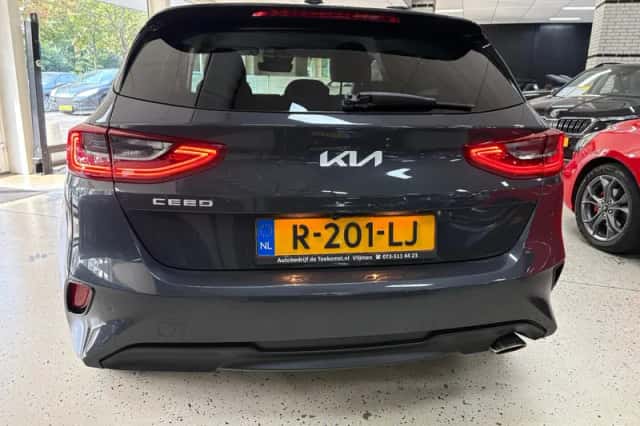 Kia Ceed (2022) thumbnail 5