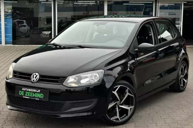 Volkswagen Polo (2011) thumbnail 2