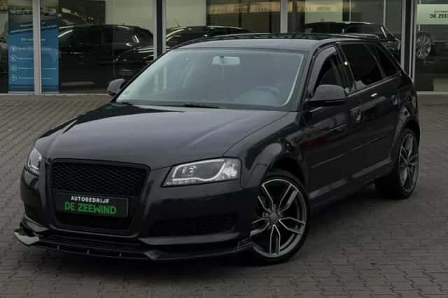 Audi A3 (2009) thumbnail 2