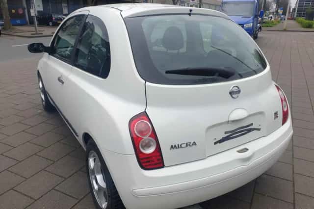Nissan Micra (2009) thumbnail 3