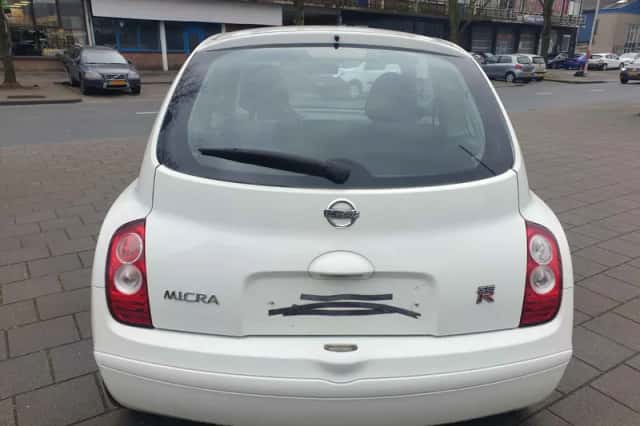 Nissan Micra (2009) thumbnail 4