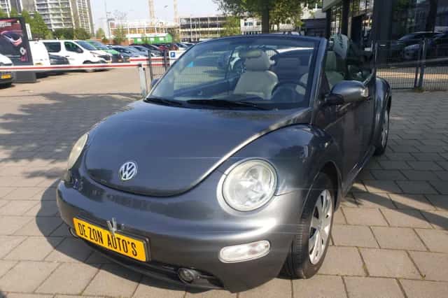 Volkswagen New Beetle (2005) thumbnail 1