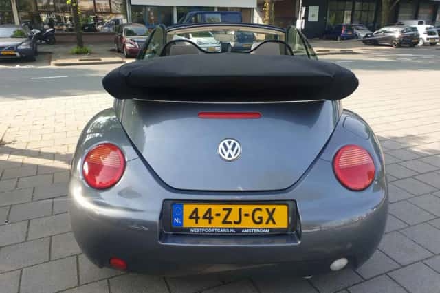 Volkswagen New Beetle (2005) thumbnail 4