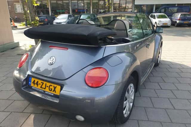 Volkswagen New Beetle (2005) thumbnail 5