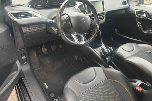 Peugeot 208 (2015) thumbnail 2