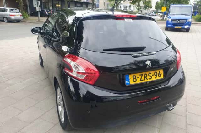 Peugeot 208 (2015) thumbnail 3