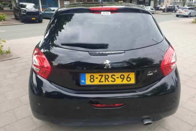 Peugeot 208 (2015) thumbnail 4