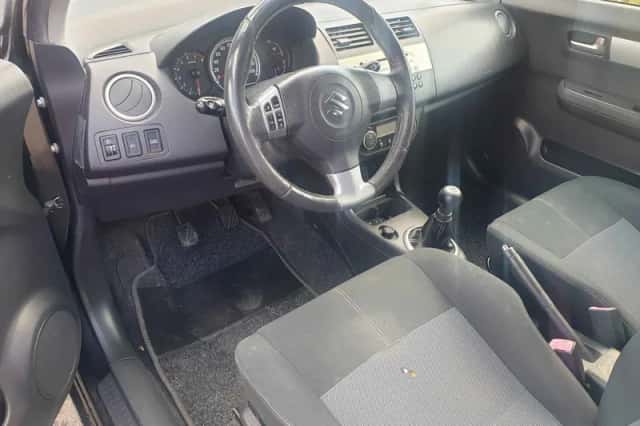 Suzuki Swift (2009) thumbnail 2