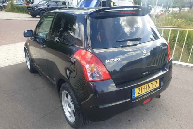 Suzuki Swift (2009) thumbnail 3