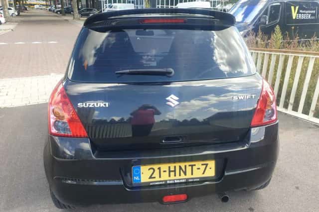 Suzuki Swift (2009) thumbnail 4
