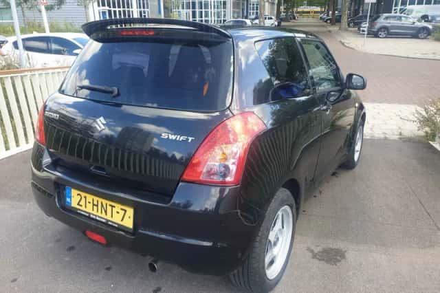 Suzuki Swift (2009) thumbnail 5