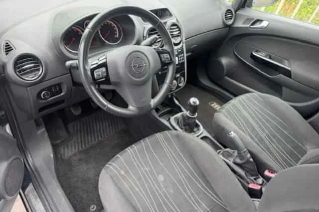 Opel Corsa (2011) thumbnail 2