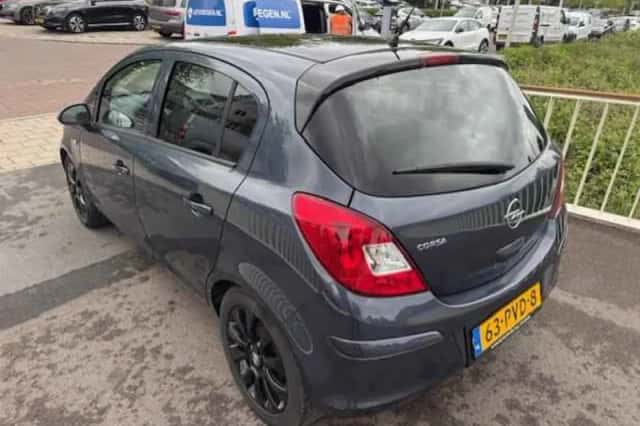Opel Corsa (2011) thumbnail 3