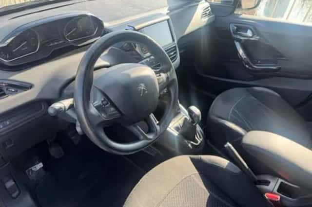 Peugeot 208 (2013) thumbnail 2