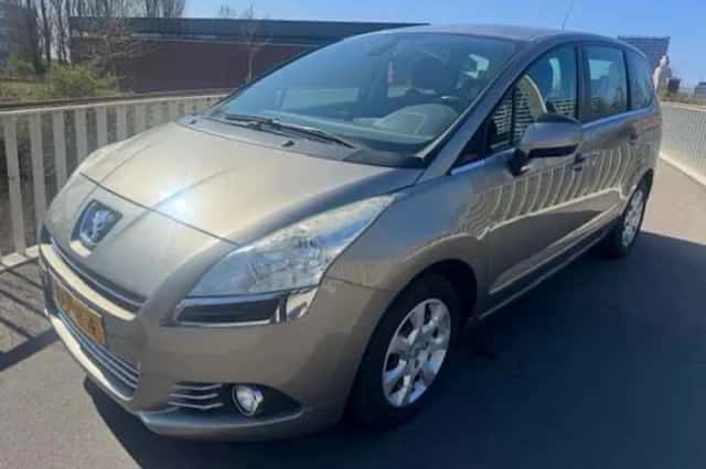 Peugeot 5008 (2010) thumbnail 1