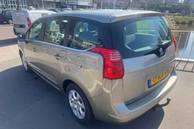 Peugeot 5008 (2010) thumbnail 3