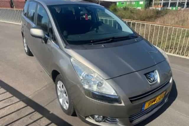 Peugeot 5008 (2010) thumbnail 6