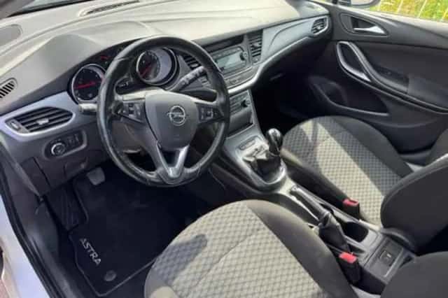 Opel Astra (2016) thumbnail 2