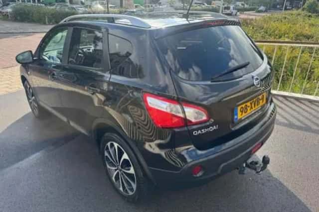 Nissan Qashqai (2012) thumbnail 3